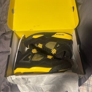 Jordan 4 Yellow Thunder